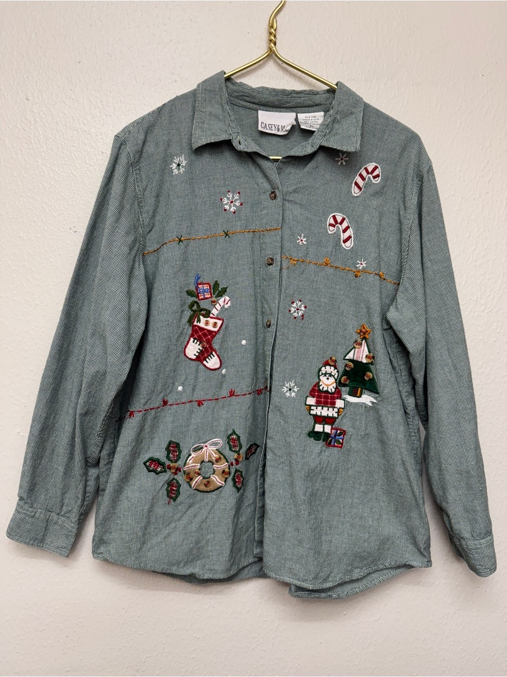 Casey & Max Green Embroidered Holiday Button-Down Shirt